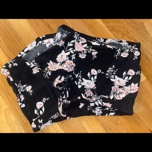 kendall & kylie floral shorts size M with tie